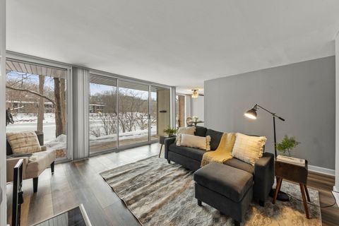 Tiny photo for 6008 LAKE Drive E #1A, Lisle, IL 60532 (MLS # 12507502)