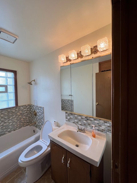 Tiny photo for 20185 Torrence Avenue, Lynwood, IL 60411 (MLS # 12643299)