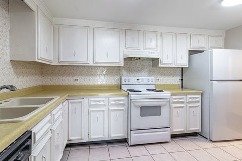 Tiny photo for 13200 W Heiden Circle #2111, Lake Bluff, IL 60044 (MLS # 12689428)