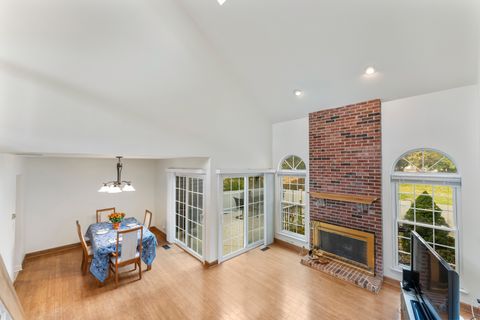 Tiny photo for 60 Whitman Drive, Schaumburg, IL 60173 (MLS # 12506956)