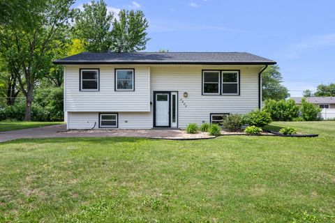 Photo of 2602 Greenway Drive, Bettendorf, IA 52722 (MLS # 12660330)