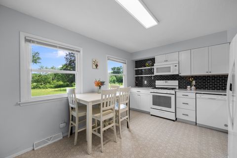 Tiny photo for 2602 Greenway Drive, Bettendorf, IA 52722 (MLS # 12660330)