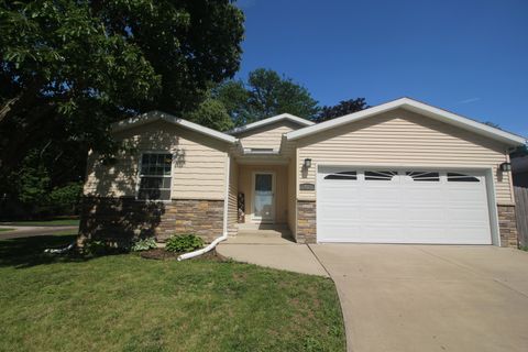 Photo of 402 S McLean Street S, Hudson, IL 61748 (MLS # 12653111)