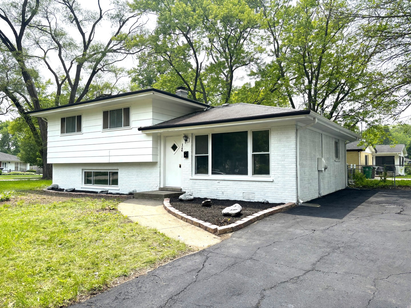 126 N Prairie Avenue