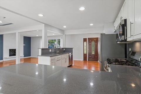 Tiny photo for 2214 Kingston Drive, Wheaton, IL 60189 (MLS # 12489623)