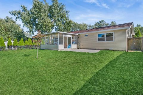 Tiny photo for 2214 Kingston Drive, Wheaton, IL 60189 (MLS # 12489623)