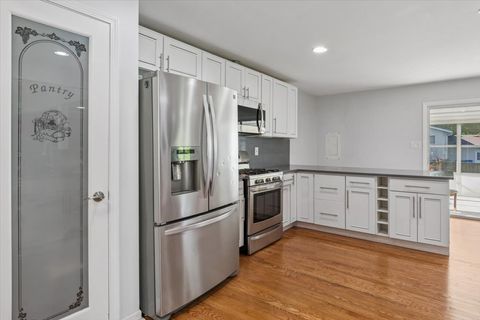 Tiny photo for 2214 Kingston Drive, Wheaton, IL 60189 (MLS # 12489623)