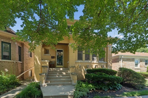 Photo of 5752 N Sacramento Avenue, Chicago, IL 60659 (MLS # 12679944)