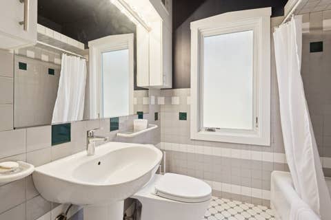 Tiny photo for 5752 N Sacramento Avenue, Chicago, IL 60659 (MLS # 12679944)