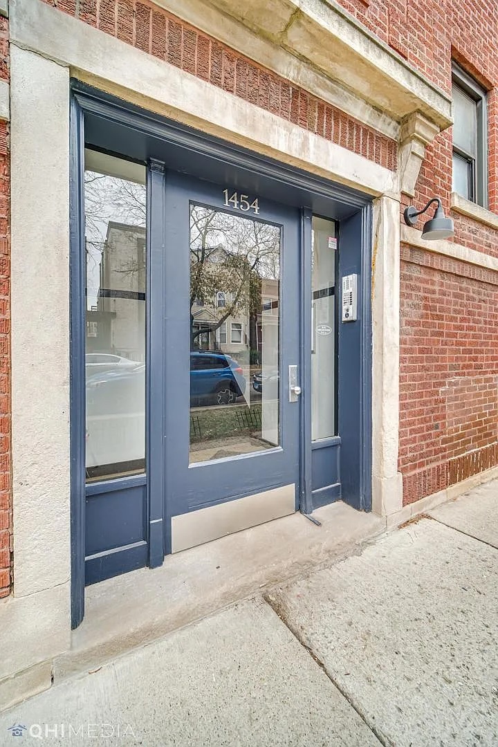 1454 W Roscoe Street 3W