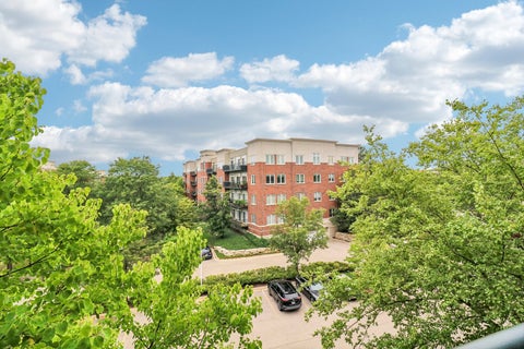 Tiny photo for 860 WEIDNER Road #404, Buffalo Grove, IL 60089 (MLS # 12757667)