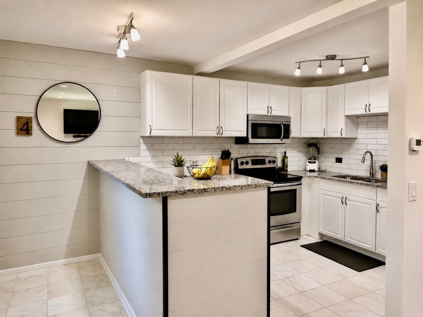 2302 ALGONQUIN Road 9