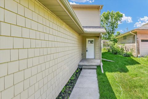 Tiny photo for 5 Montclair Road #A, Urbana, IL 61801 (MLS # 12543159)