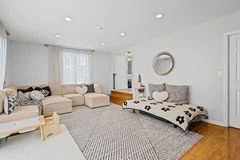 Tiny photo for 42 W Taylor Road, Lombard, IL 60148 (MLS # 12533611)