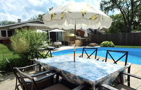 Tiny photo for 42 W Taylor Road, Lombard, IL 60148 (MLS # 12533611)