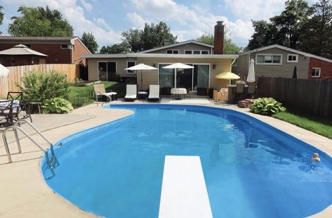 Tiny photo for 42 W Taylor Road, Lombard, IL 60148 (MLS # 12533611)