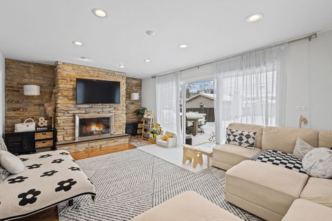 Tiny photo for 42 W Taylor Road, Lombard, IL 60148 (MLS # 12533611)