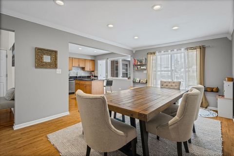 Tiny photo for 42 W Taylor Road, Lombard, IL 60148 (MLS # 12533611)