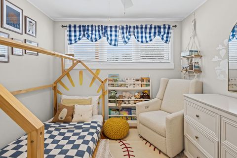 Tiny photo for 42 W Taylor Road, Lombard, IL 60148 (MLS # 12533611)