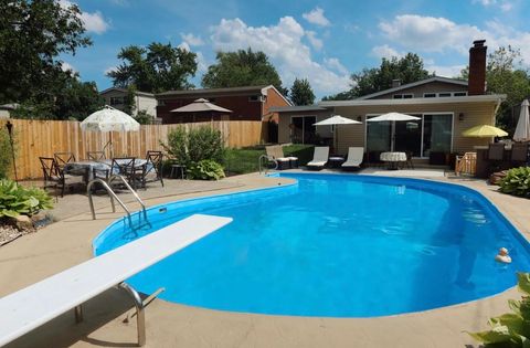 Tiny photo for 42 W Taylor Road, Lombard, IL 60148 (MLS # 12533611)