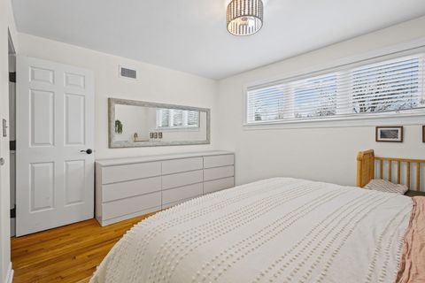 Tiny photo for 42 W Taylor Road, Lombard, IL 60148 (MLS # 12533611)