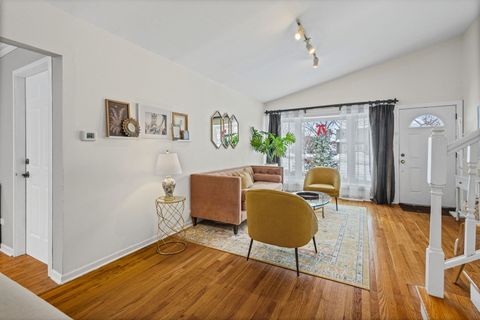 Tiny photo for 42 W Taylor Road, Lombard, IL 60148 (MLS # 12533611)