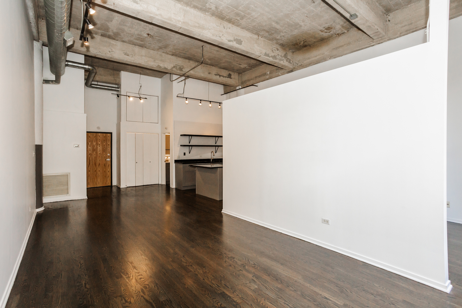 2000 S MICHIGAN Avenue 202