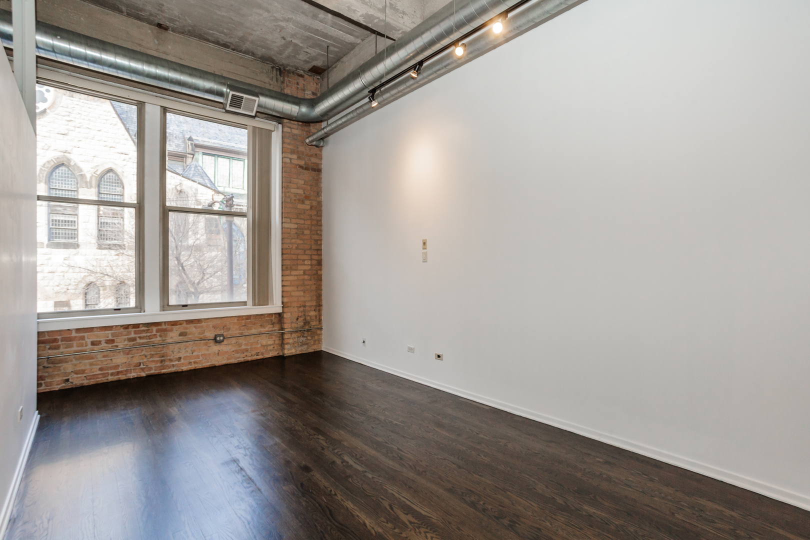 2000 S MICHIGAN Avenue 202