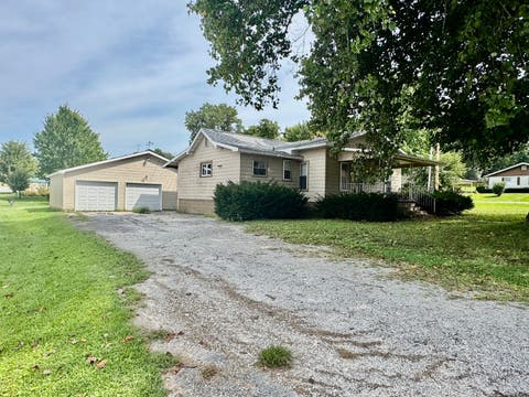 Tiny photo for 328 S Pearl Street, Bluffs, IL 62621 (MLS # 12740533)