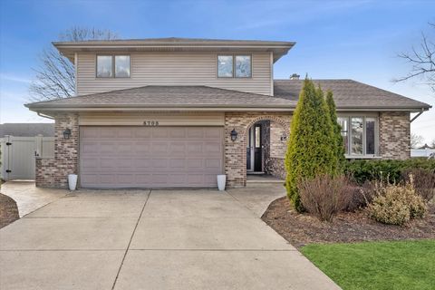 Photo of 8708 Coventry Drive, Woodridge, IL 60517 (MLS # 12556477)