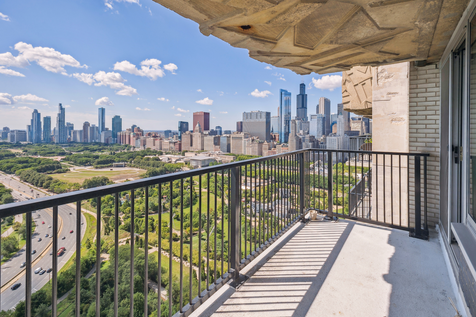 Chicago, Illinois 60601, United States, 1 Bedroom Bedrooms, ,1 BathroomBathrooms,Residential,Active,208753