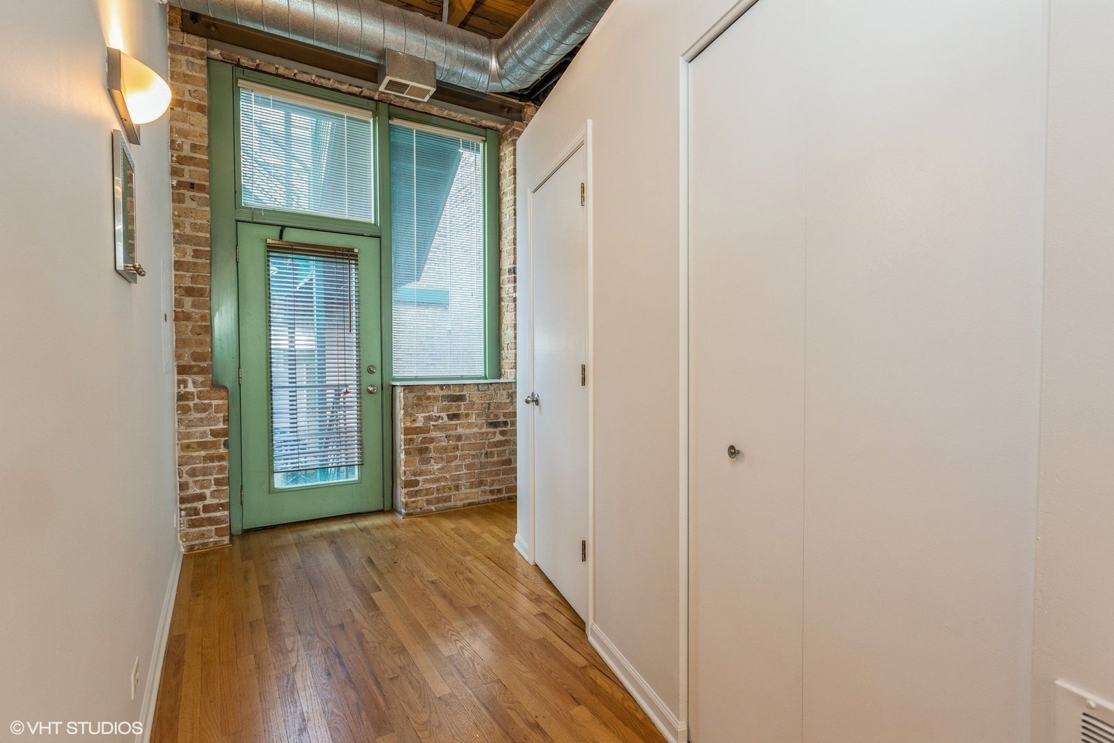 1701 N DAMEN Avenue 204