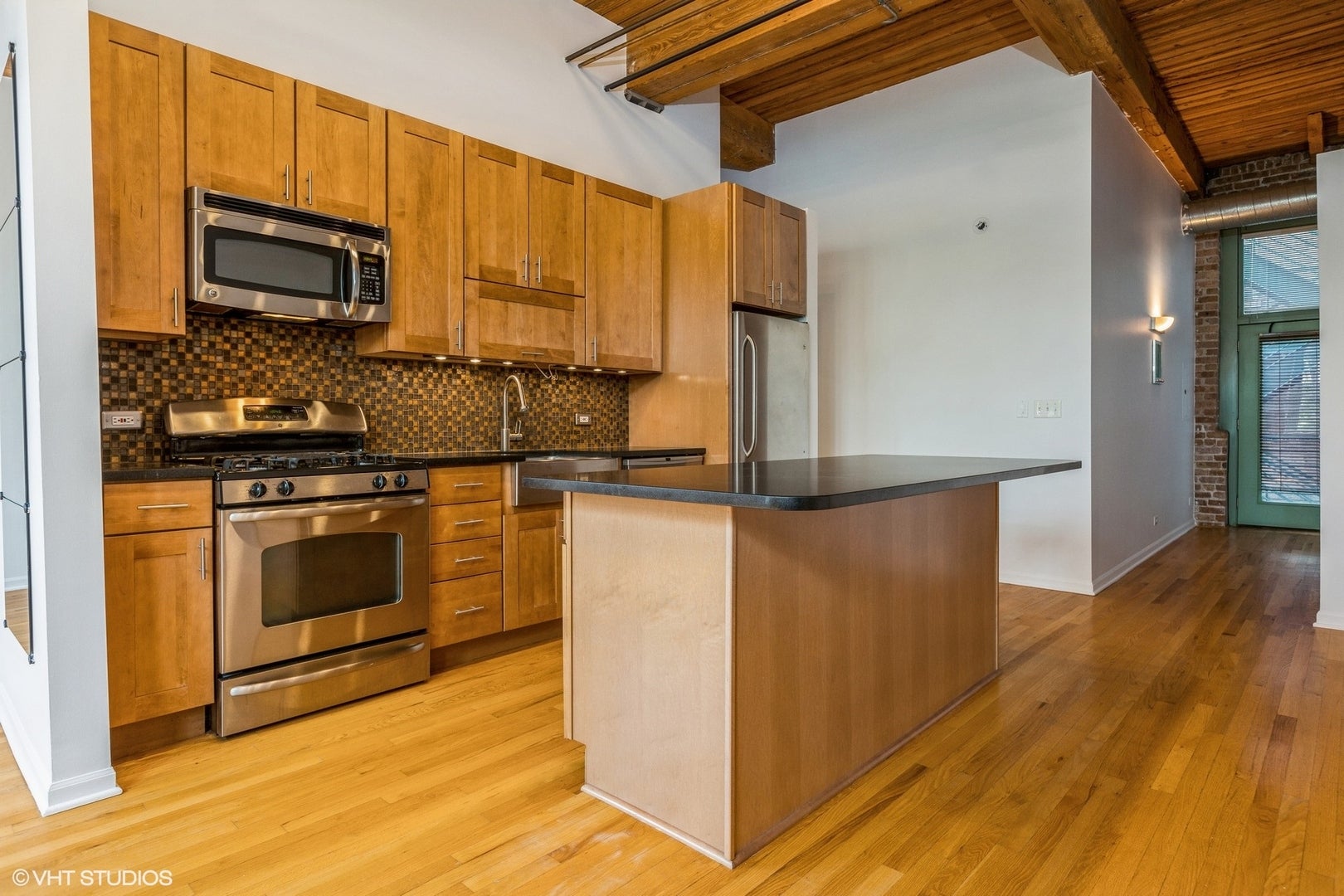 1701 N DAMEN Avenue 204
