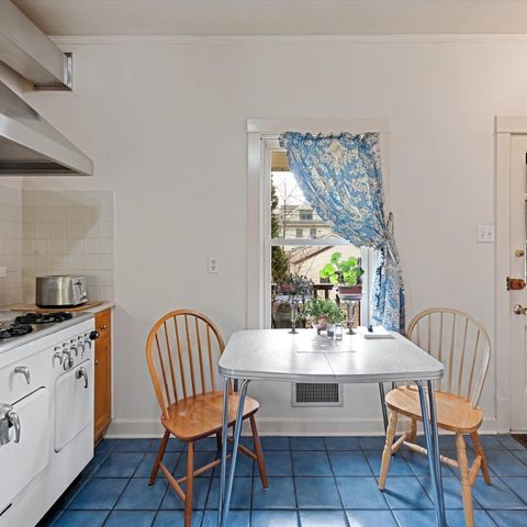 Tiny photo for 2500 Thayer Street, Evanston, IL 60201 (MLS # 12571351)