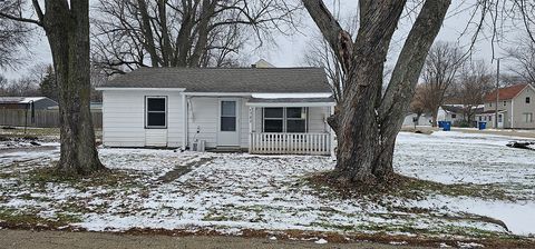 Photo of 1702 W 9th Street, Dixon, IL 61021 (MLS # 12543973)
