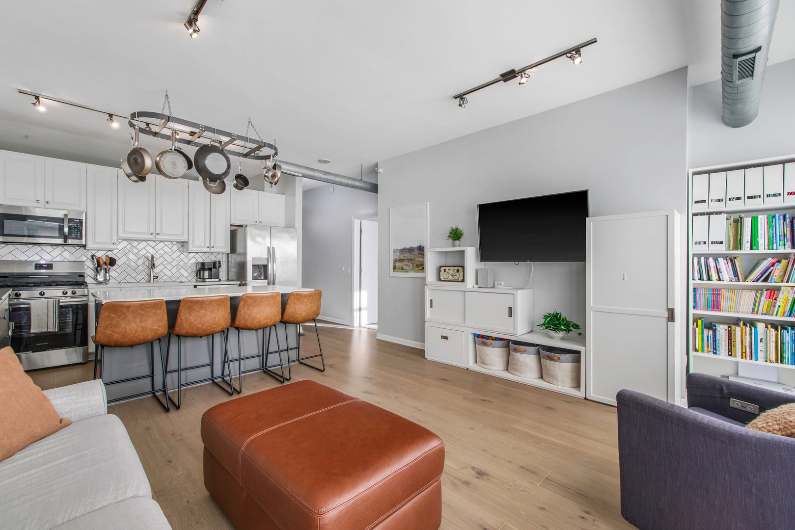 1200 W Monroe Street 313