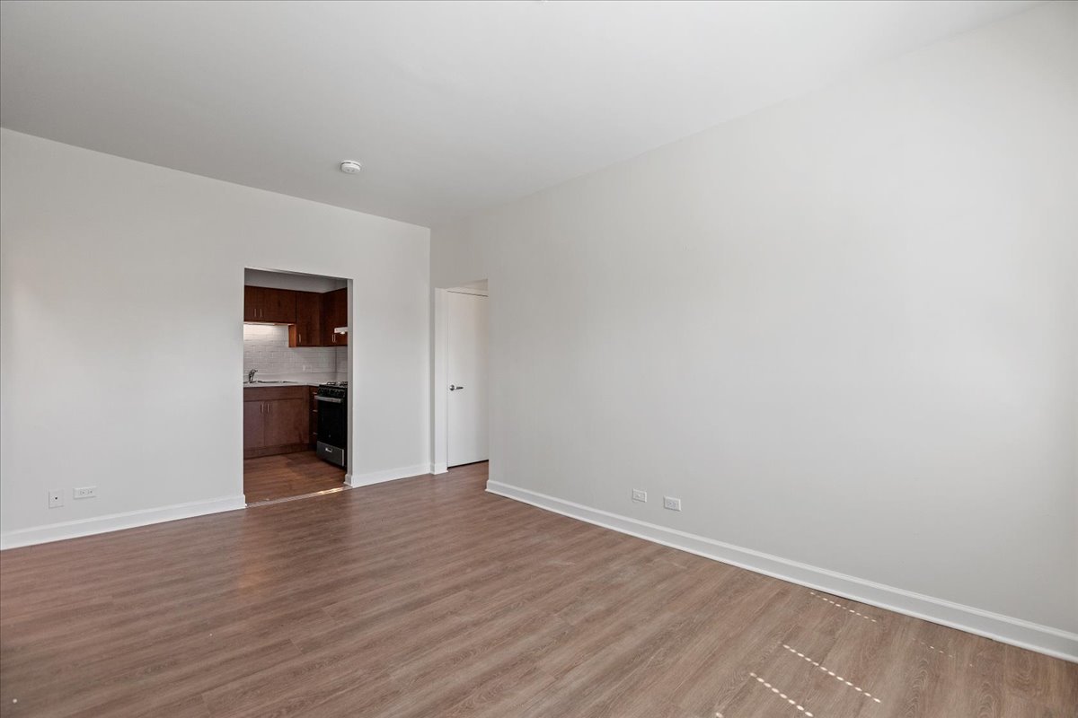 900 W Windsor Avenue 3E