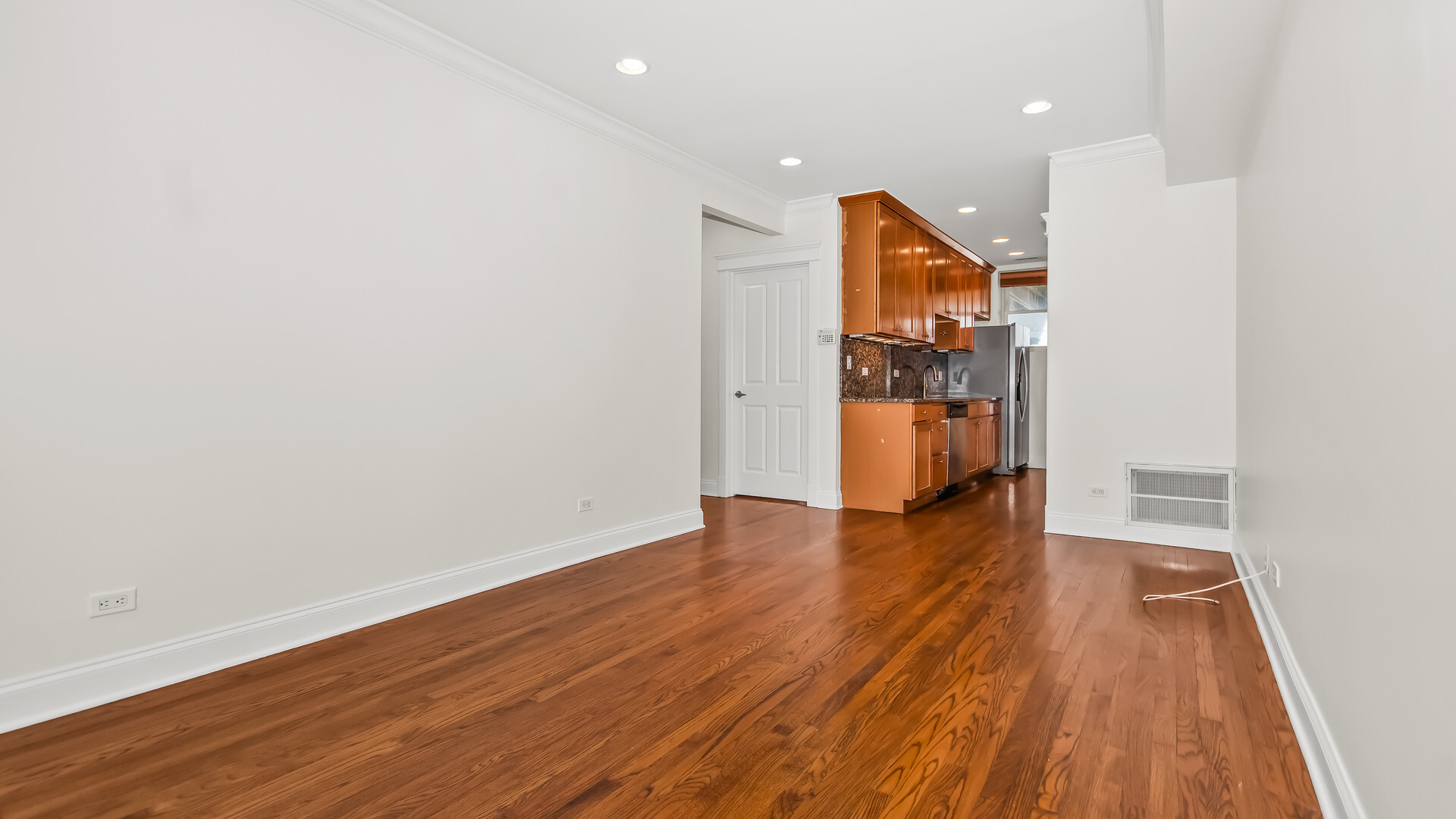3652 W Belle Plaine Avenue 304