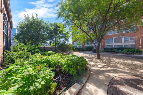Tiny photo for 913 W Van Buren Street #4C, Chicago, IL 60607 (MLS # 12456629)