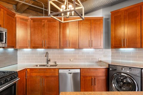 Tiny photo for 913 W Van Buren Street #4C, Chicago, IL 60607 (MLS # 12456629)