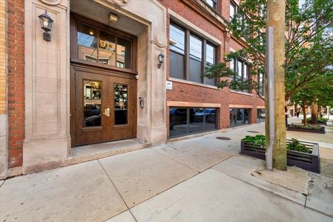 Photo of 913 W Van Buren Street #4C, Chicago, IL 60607 (MLS # 12456629)