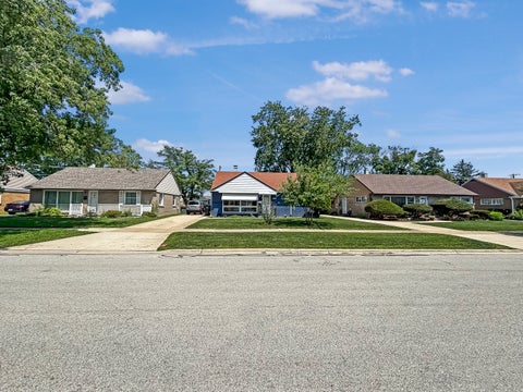 Photo of 1113 Bristol Avenue, Westchester, IL 60154 (MLS # 12700285)