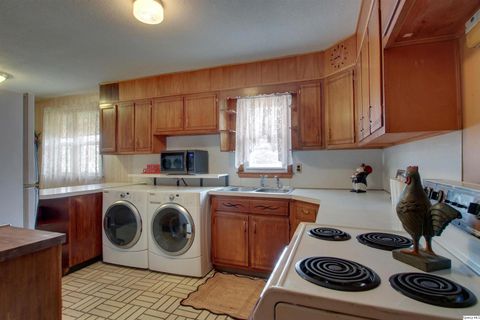 Tiny photo for 523 Temple Street, Quincy, IL 62305 (MLS # 12530777)