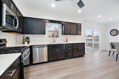 Tiny photo for 214 Somerset Court, New Lenox, IL 60451 (MLS # 12529181)