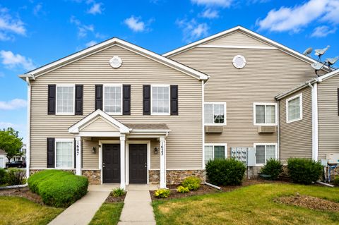 Photo of 1623 Silverstone Drive #1623, Carpentersville, IL 60110 (MLS # 12700525)