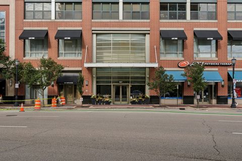807 Davis Street 403 Evanston IL 60201