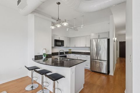 Tiny photo for 807 Davis Street #403, Evanston, IL 60201 (MLS # 12496466)