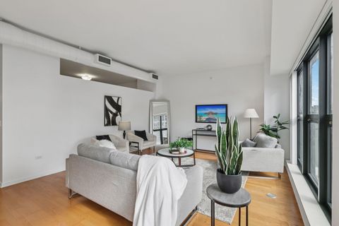 Tiny photo for 807 Davis Street #403, Evanston, IL 60201 (MLS # 12496466)