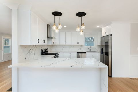 Tiny photo for 8110 Lockwood Avenue, Burbank, IL 60459 (MLS # 12596243)