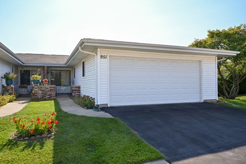 Photo of 951 Chelsea Lane, Schaumburg, IL 60193 (MLS # 12497744)